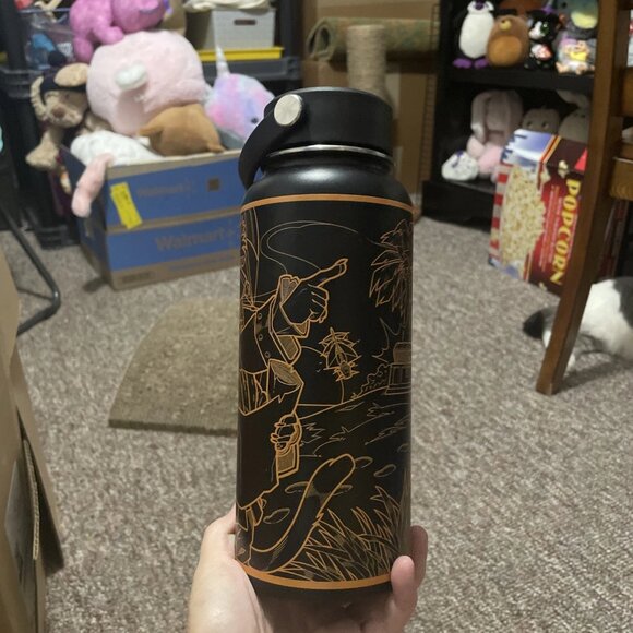 Attack on Titan Stainless Steel Water Bottle With Laser Engraved Design - Picture 4 of 8